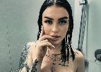 AmeliaBrunet - Sexy tatowiertes, bruenettes Maedchen mit natuerlichen Ti**en und kecken Hintern.