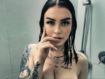 Anal-Sex, Dominant, Exhibitionismus, Fesselspiele, Fetisch, Pornographie, Rollenspiele, Schlucken, Spanking, Live-Dates