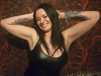 Dominant, Oralsex, Outdoor, Piercing, Rollenspiele, Tattoos